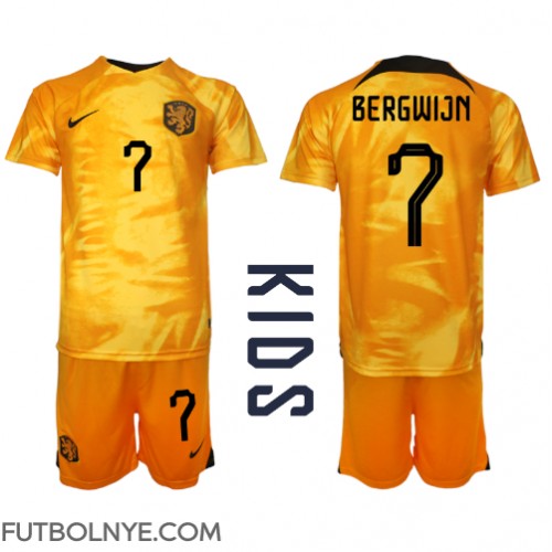 Camiseta Países Bajos Steven Bergwijn #7 Primera Equipación para niños Mundial 2022 manga corta (+ pantalones cortos)